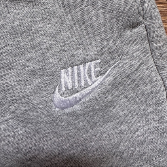 Nike Shorts - Picture 6 of 9